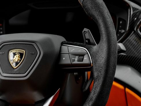 Used 2022 Lamborghini Urus image 15