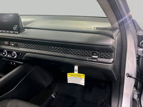 Used 2025 Honda Accord SE image 18