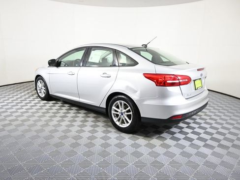 Used 2017 Ford Focus SE FWD image 4