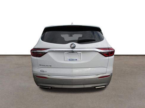 Used 2021 Buick Enclave Essence image 4