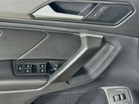 Certified 2024 Volkswagen Tiguan SE w/ Panoramic Sunroof Package AWD/4WD image 11
