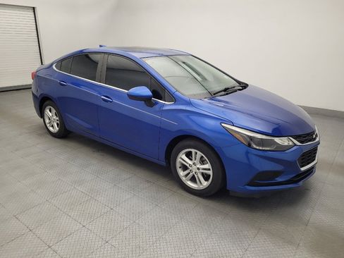 Used 2018 Chevrolet Cruze LT w/ Sun And Sound Package FWD image 11