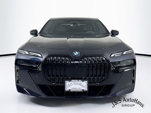 Used 2023 BMW 740i RWD image 2