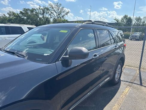 Used 2024 Ford Explorer XLT w/ Equipment Group 202A AWD/4WD image 16