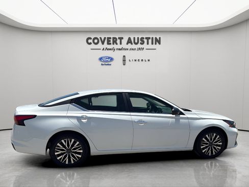 Used 2025 Nissan Altima 2.5 SV FWD image 7