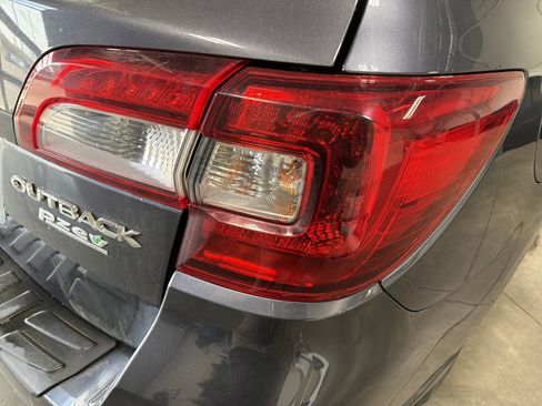 Used 2017 Subaru Outback 2.5i image 6