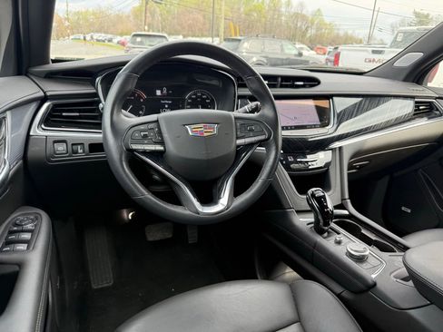 Used 2024 Cadillac XT6 Premium Luxury image 5