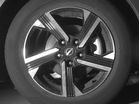 Used 2025 Nissan Sentra SV FWD image 13
