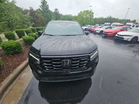 Used 2025 Honda Pilot Black Edition image 5