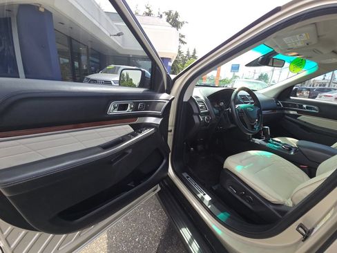 Used 2017 Ford Explorer Platinum AWD/4WD image 19