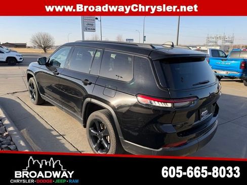 Used 2023 Jeep Grand Cherokee L Laredo image 8