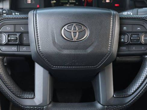 Used 2025 Toyota Tacoma SR5 AWD/4WD image 18