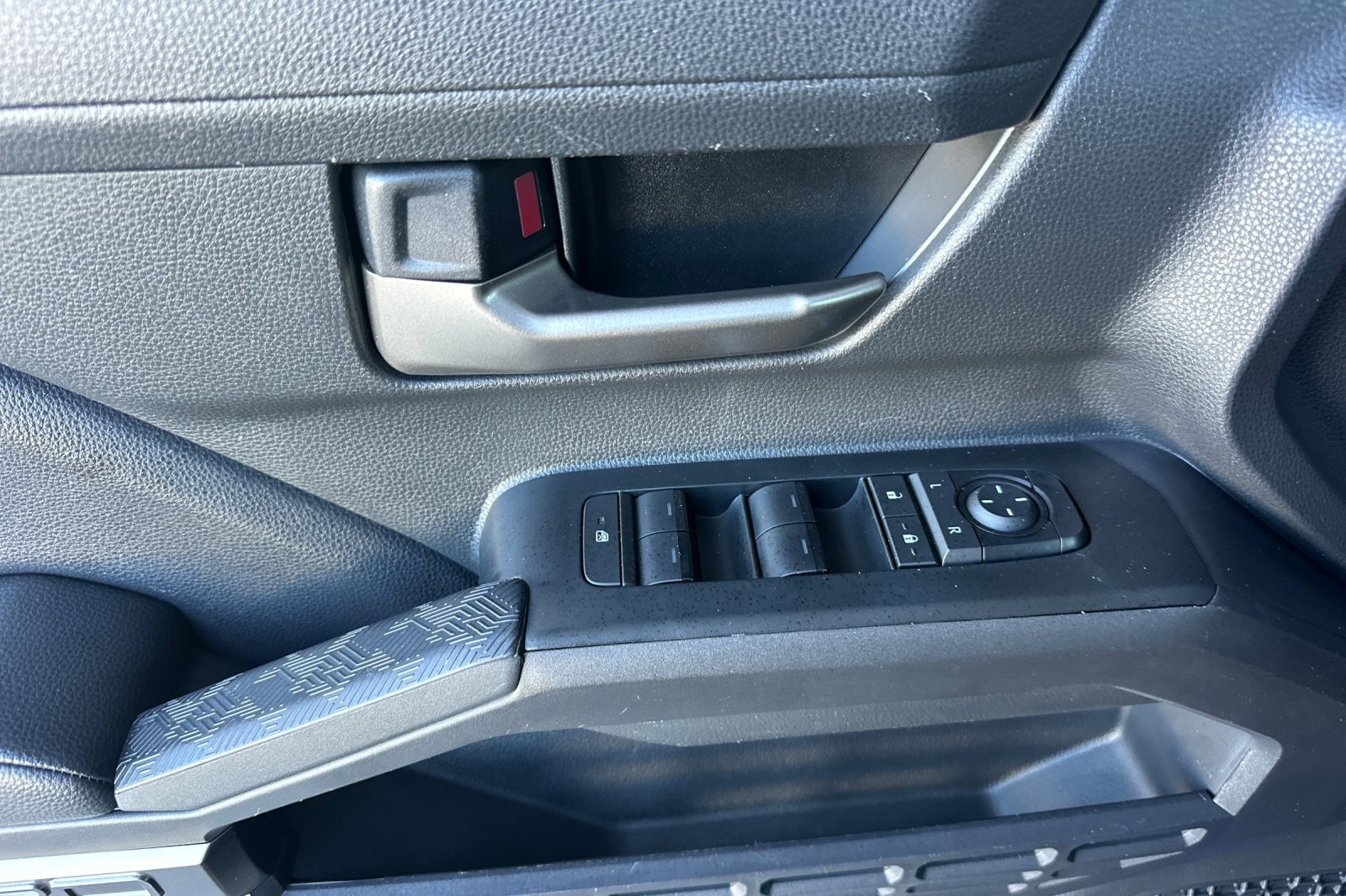 Certified 2025 Toyota Tacoma TRD Off-Road AWD/4WD image 10