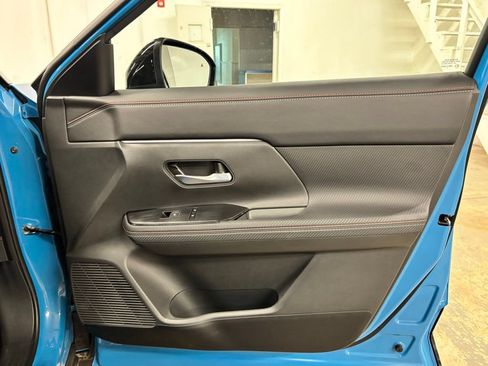 Used 2025 Nissan Kicks SR FWD image 23