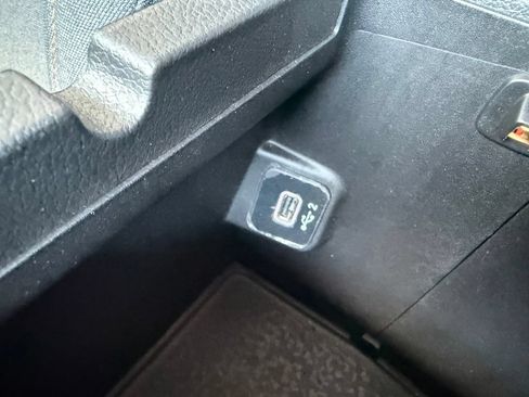 Used 2025 Jeep Wrangler Unlimited Sahara AWD/4WD image 36