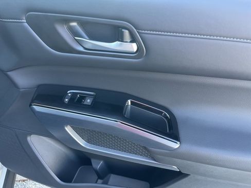 New 2025 Nissan Pathfinder SL image 20