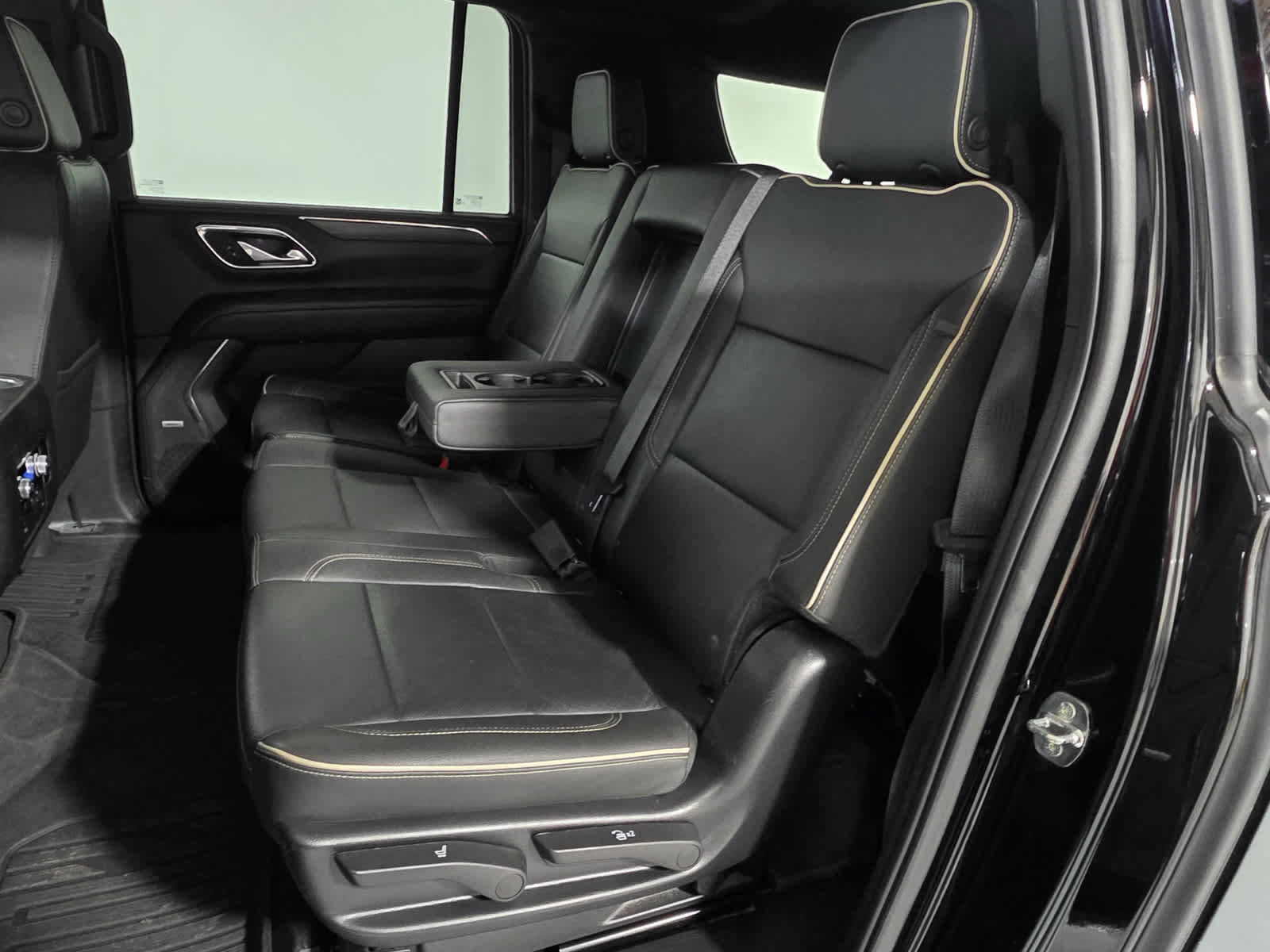 Used 2023 GMC Yukon XL SLT AWD/4WD image 17