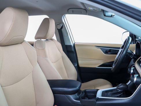 Used 2021 Toyota RAV4 LE image 26