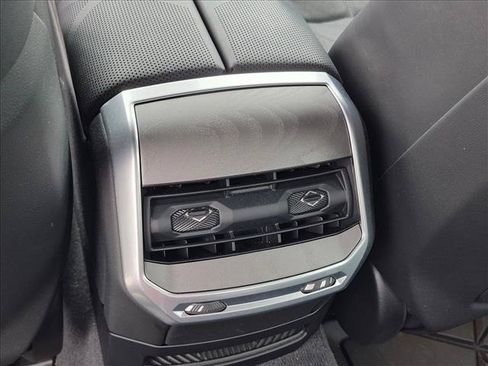 Used 2024 BMW i7 eDrive50 RWD image 17