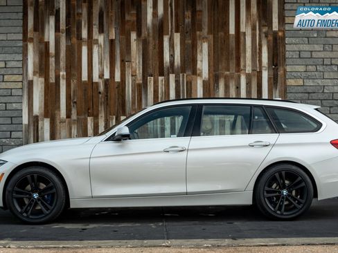 Used 2017 BMW 330i xDrive Wagon AWD/4WD image 3
