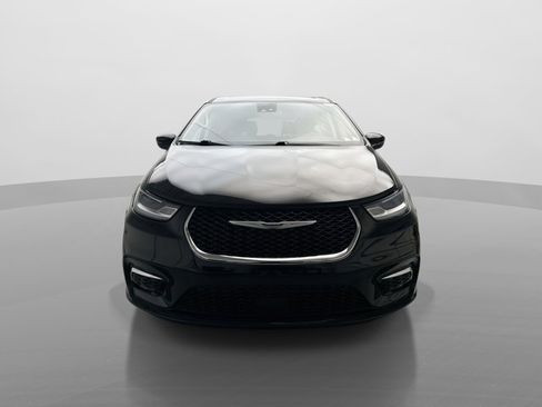 Used 2023 Chrysler Pacifica Touring-L FWD image 8