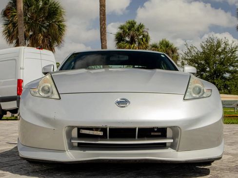 Used 2009 Nissan 370Z NISMO RWD image 2