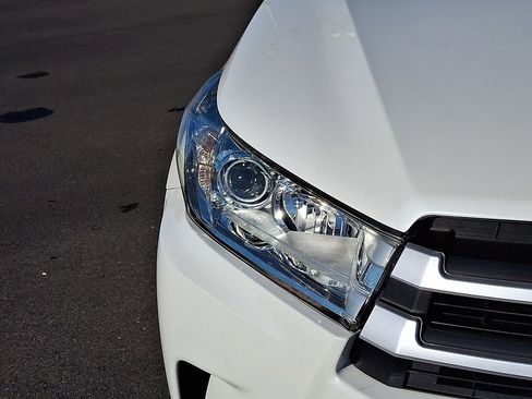 Used 2019 Toyota Highlander LE image 9