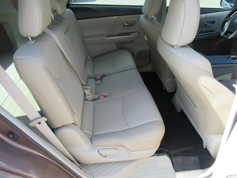 Used 2017 Toyota Prius V Five FWD image 30