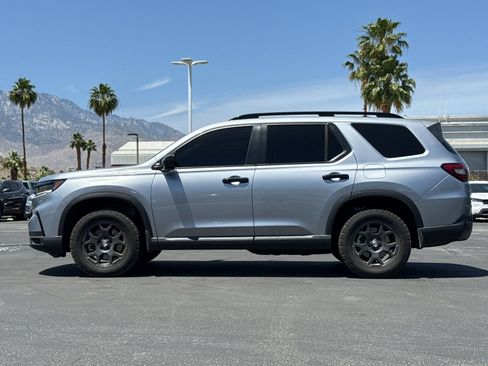 Used 2025 Honda Pilot TrailSport image 6