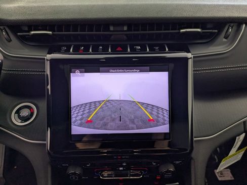 New 2025 Jeep Grand Cherokee Altitude image 23