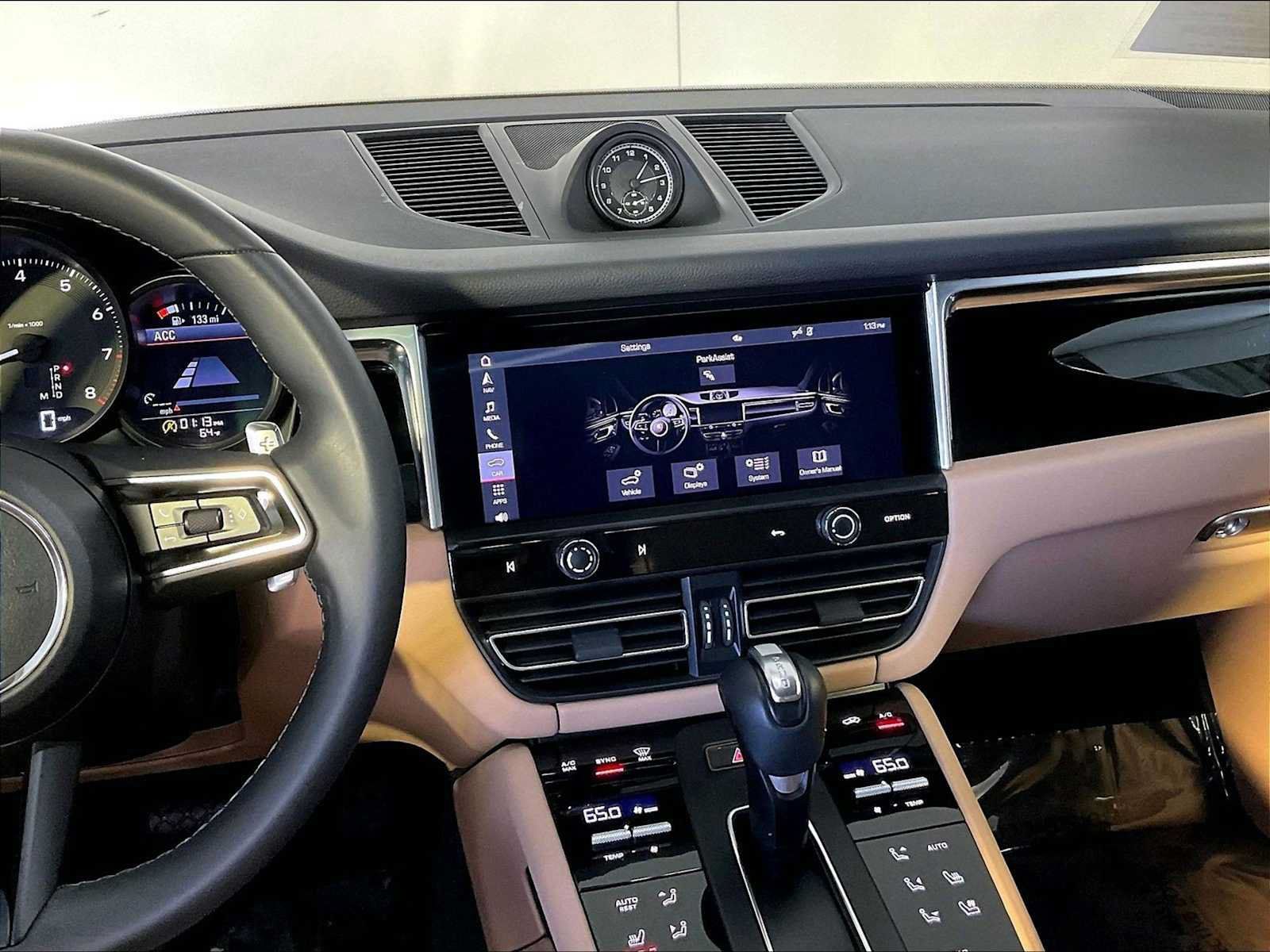 Certified 2024 Porsche Macan AWD/4WD image 16