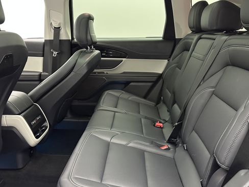 Used 2024 Lincoln Nautilus Premier w/ Equipment Group 102A image 31