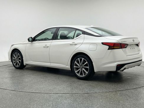 Used 2025 Nissan Altima 2.5 SV image 6