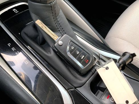 Used 2022 Toyota Corolla LE image 14