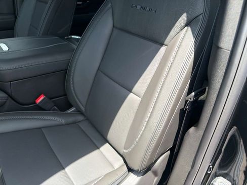 New 2026 GMC Yukon Denali w/ Denali Reserve Package AWD/4WD image 19