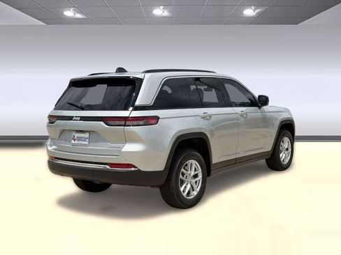 New 2026 Jeep Grand Cherokee Laredo RWD image 9