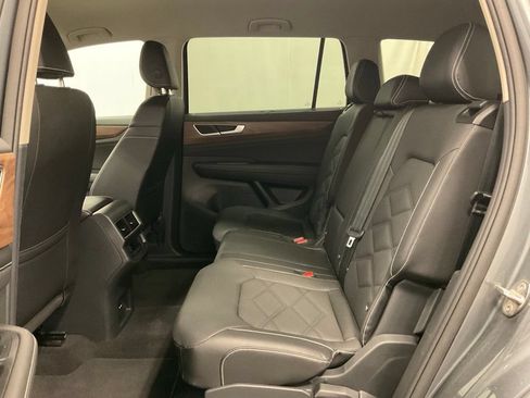 Used 2025 Volkswagen Atlas SE AWD/4WD image 33