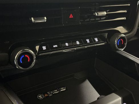 Used 2025 Chevrolet Tahoe LT image 17