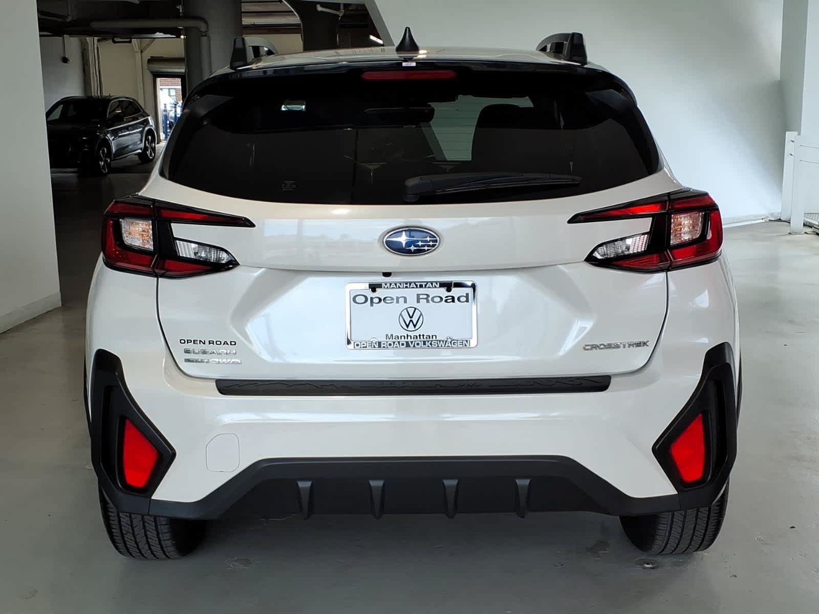 Used 2024 Subaru Crosstrek 2.0i Premium AWD/4WD image 5