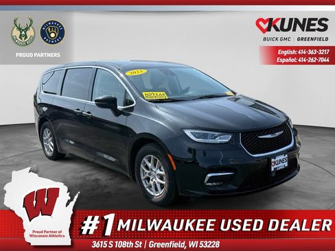 Used 2023 Chrysler Pacifica Touring-L FWD image 1