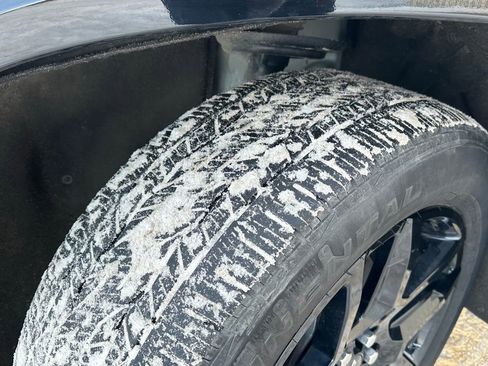 Used 2023 Chevrolet Traverse Premier w/ Redline Edition image 9