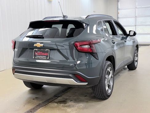 Used 2025 Chevrolet Trax LT w/ Driver Confidence Package FWD image 5