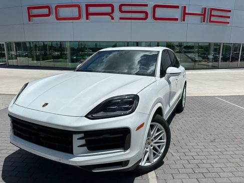 Used 2025 Porsche Cayenne image 1