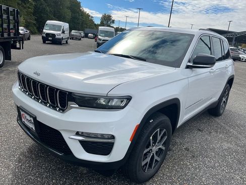 New 2025 Jeep Grand Cherokee Limited w/ Trailer Tow Package image 5