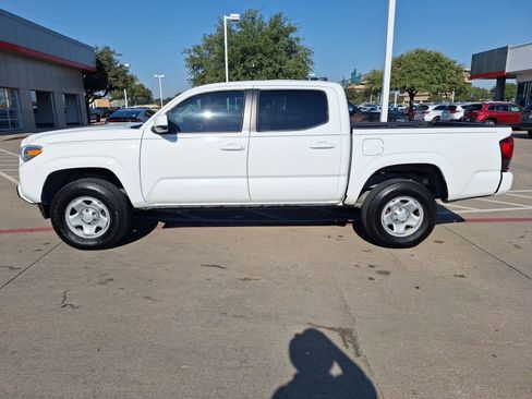 Used 2022 Toyota Tacoma SR image 3