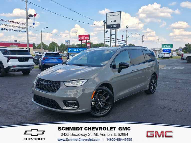 Used 2025 Chrysler Pacifica Limited FWD image 1