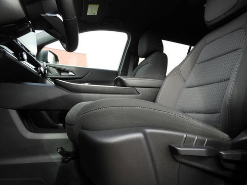 Used 2026 Chevrolet Equinox LT w/ LPO, Floor Liner Package AWD/4WD image 15