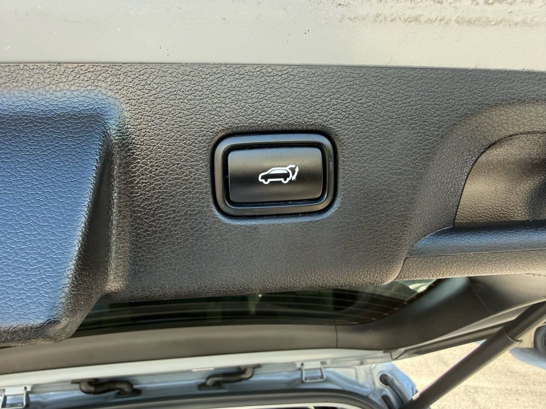 Used 2020 Hyundai Palisade SEL w/ Premium Package FWD image 18