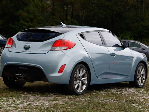 Used 2016 Hyundai Veloster image 11