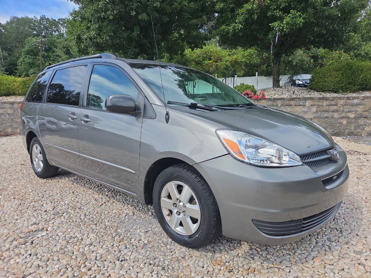 Used 2005 Toyota Sienna LE w/ LE Pkg 5 FWD image 1